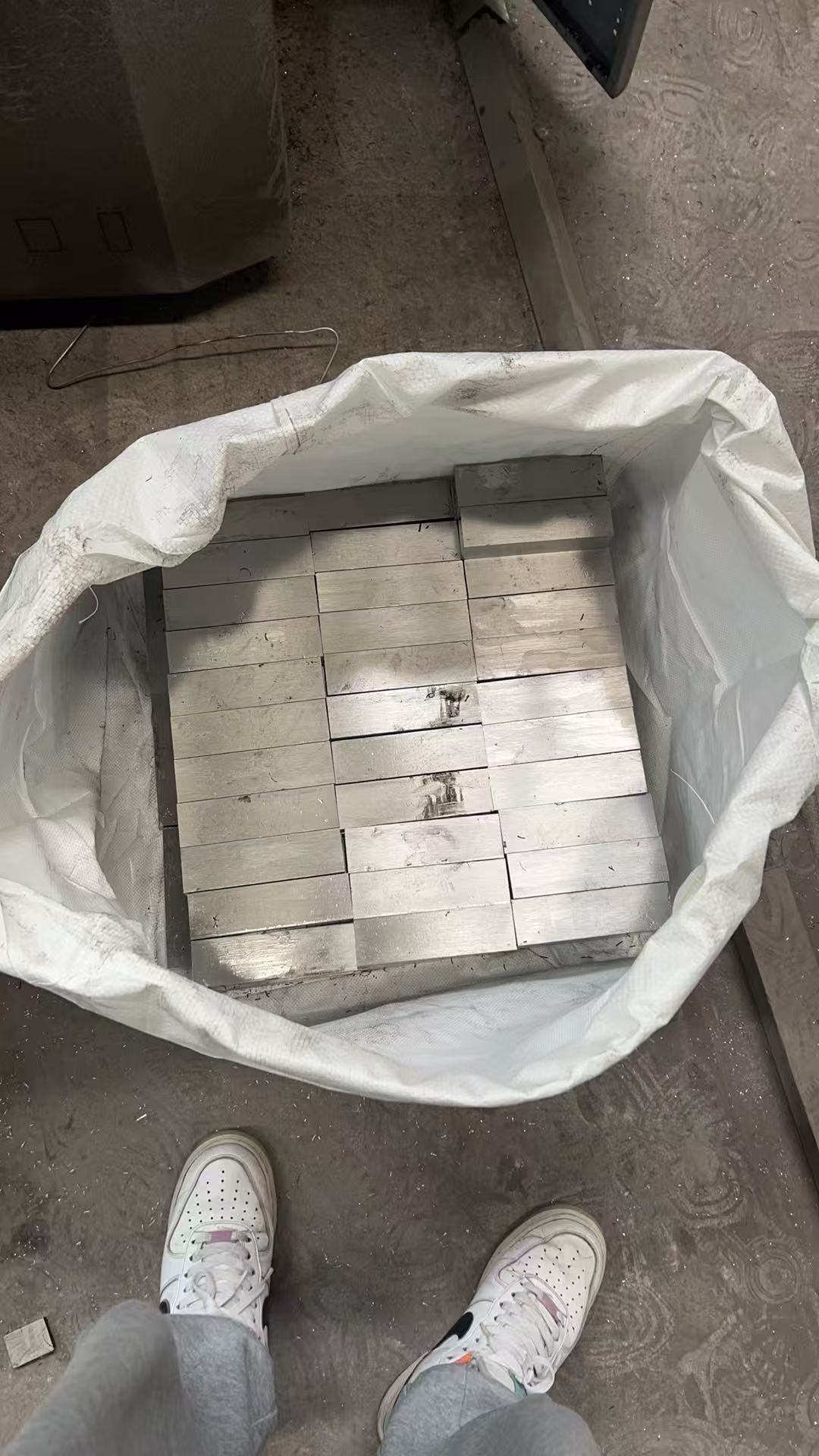 303不锈钢方棒扁钢切割下料