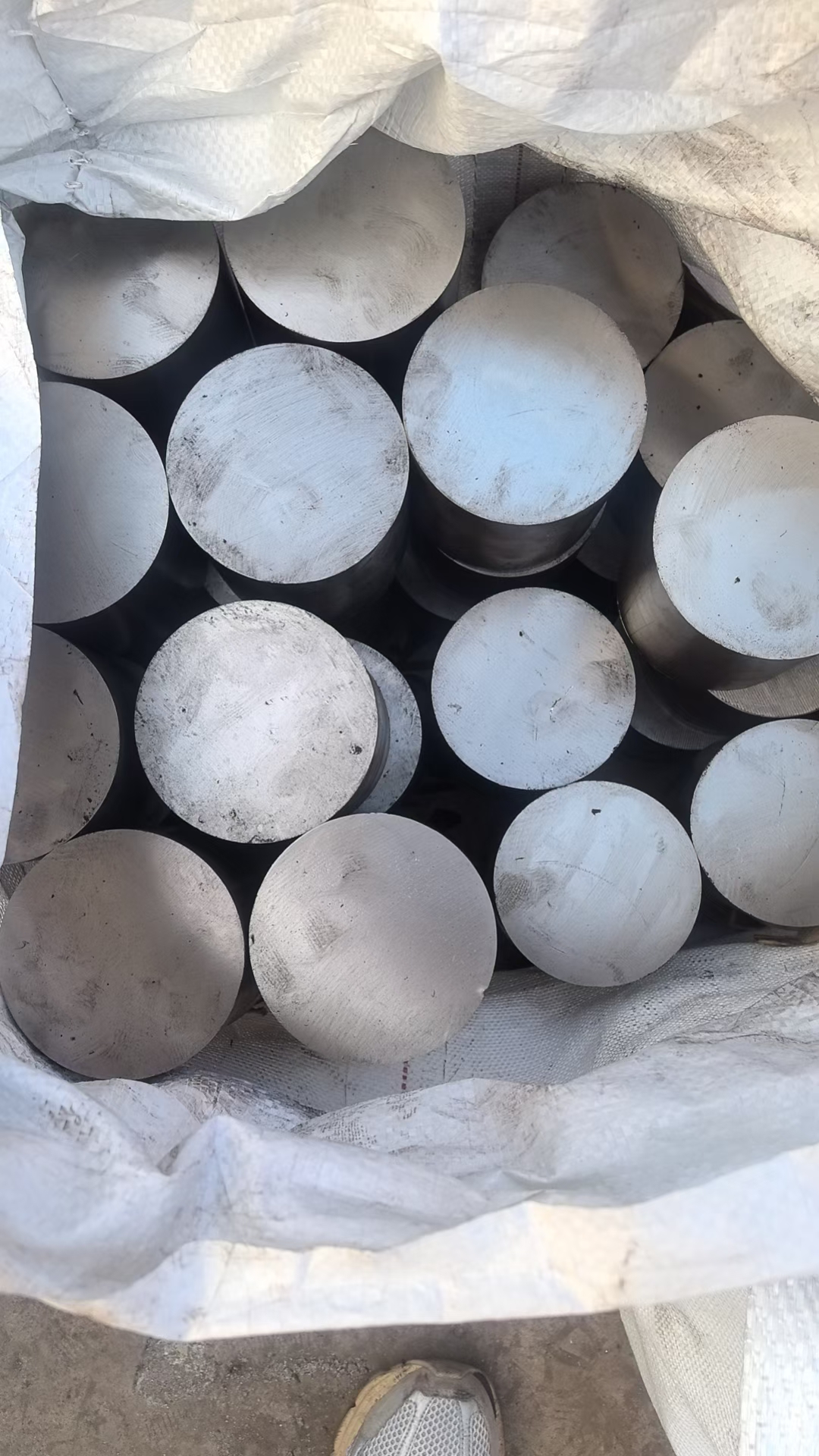 2205 2507 904L圆棒黑棒锻棒切割下料